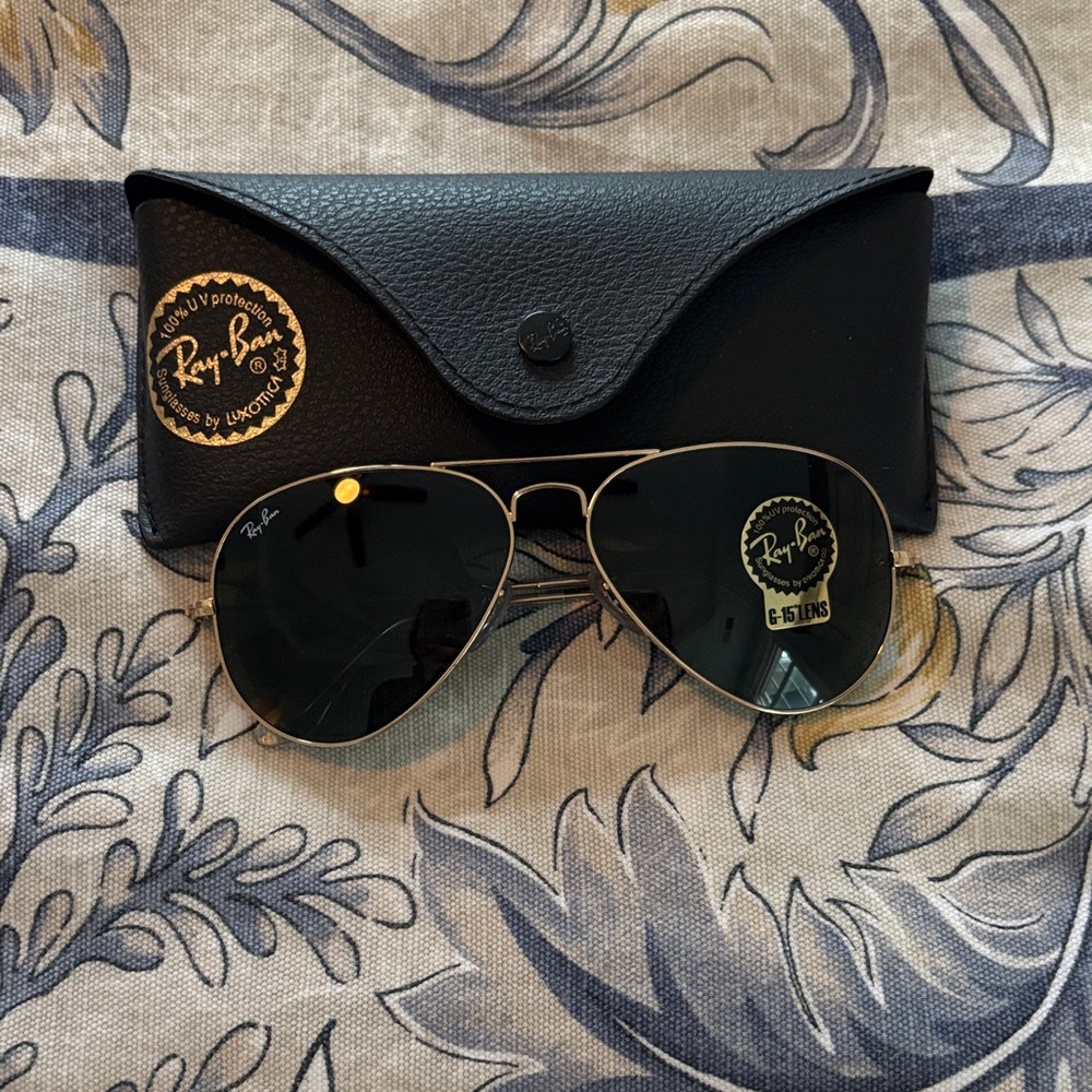 Ray-Ban Aviator Men's Sunglasses - Black Lenses, Gold Frame